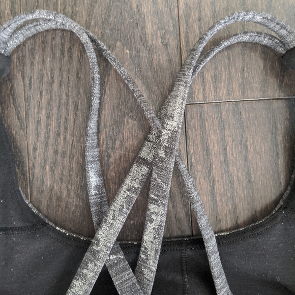 Metallic Lulu Energy Bra 🥰 - Picture 6 of 7